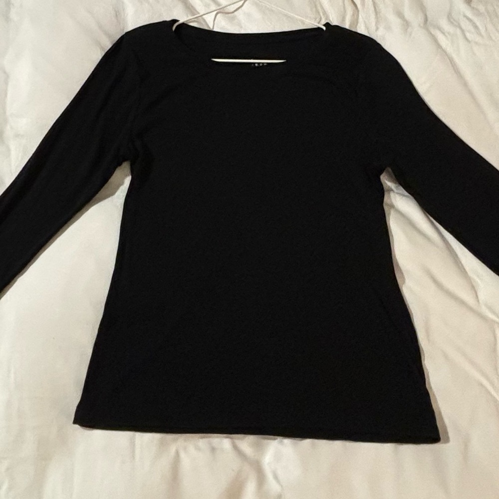 Women’s Plain Black Long-Sleeved Shirt